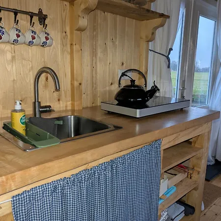 Apartment Herdershut 'de Skoeboet', Vlakbij Zee *